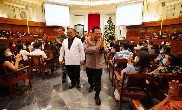 Pastikan Ibadah Natal Aman, Kapolri dan Panglima TNI Tinjau Gereja