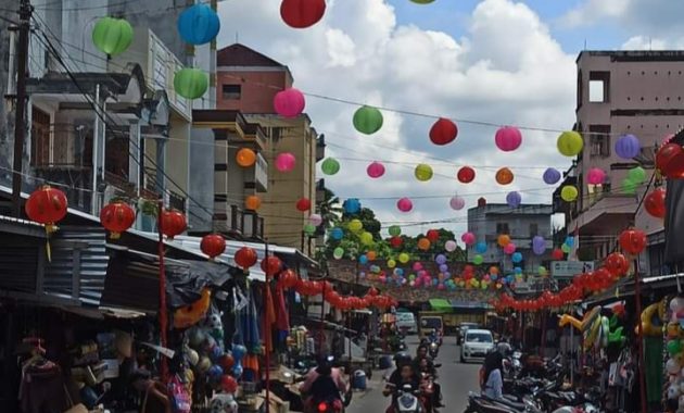 Sambut Imlek, Parittiga Berhias Ratusan Lampion