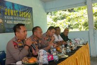 Jumat Curhat, Sat Polairud Babar Bagikan Life Jacket kepada Nelayan