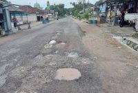 Jalan Berlubang Rawan Kecelakaan Bikin Pengendara Resah