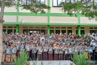 Bupati Kucur Bantuan Peralatan Sekolah se-Kecamatan Namang