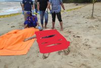 Warga Temukan Mayat  di Pantai Tembelok, Pakai Baju Putih Celana Hitam