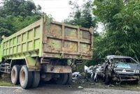 Tabrakan Truk dan Pick Up di Tikungan, Satu Orang Tewas