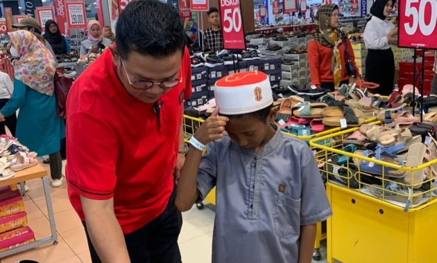 Berkah Ramadhan, Anak Yatim Diajak Bukber dan Beli Baju Lebaran