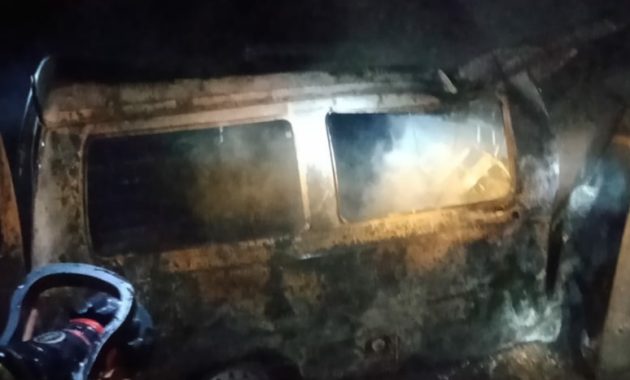 Mobil Carry Bawa BBM Tabrak Tiang Listrik, Pengemudi Tewas Terbakar