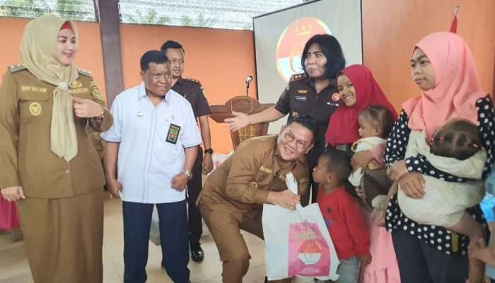 Perduli Stunting, Kejari Bangka Selatan Bagikan Makanan untuk Ibu Hamil