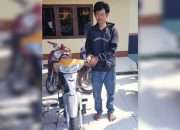 Pencuri Motor Sembunyi di Bawah Kursi saat Digeruduk Polisi