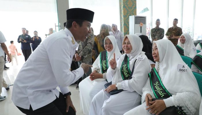 Pj Gubernur Babel Hadiri Wisuda Bersama 6 Agama