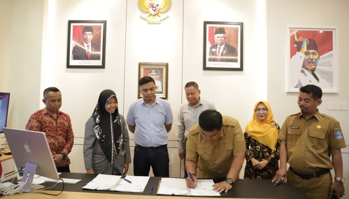 Pj Bupati Bangka M Haris Tandatangani Hibah Pemilukada 2024