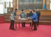 DPRD Bangka Barat Ketok Palu 2 Raperda Jadi Perda