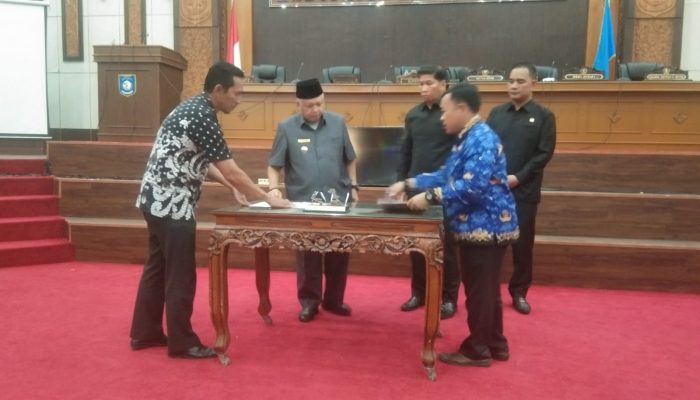 DPRD Bangka Barat Ketok Palu 2 Raperda Jadi Perda