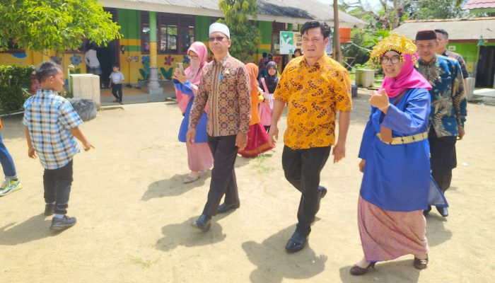 Hadiri HUT ke – 40 SDN 16, Bong Ming akan Kembangkan Sarpras Pendidikan