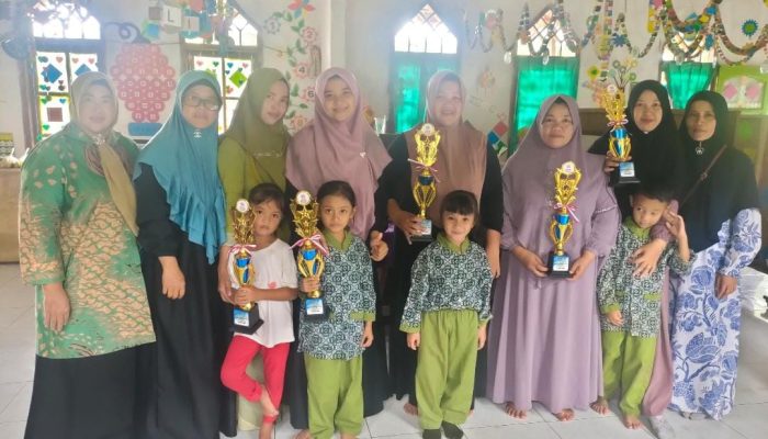 Sambut Hari Ibu, TK Nurul Huda Gelar Lomba Masak Nasi Tumpeng