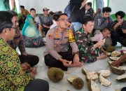 Si Cantik Manis Belum Tampil pada Acara Makan Durian Bersama di Desa Pangek