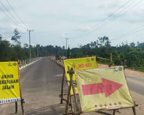 Batas Safety Line Proyek Desa Jeriji – Bikang Dikeluhkan Pengguna Jalan