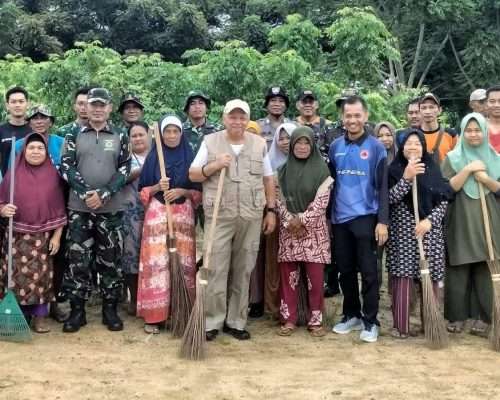 Forkopimda Bangka Barat Gotong – royong Bersih – Bersih Lingkungan