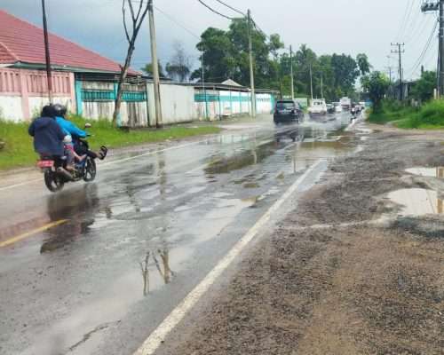 Lagi-lagi, BPJN Babel Dikeluhkan Pengguna Jalan Lamban Pemeliharaan Rutin Jalan