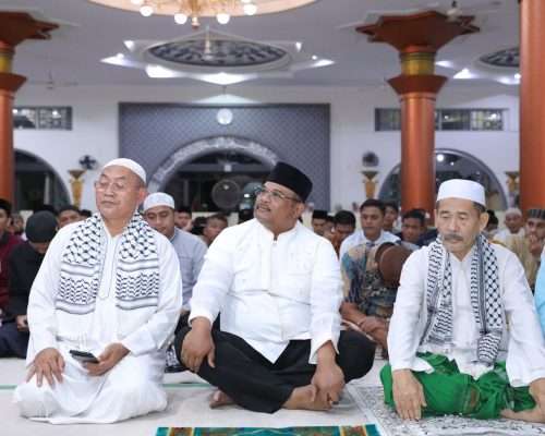 Pj Gubernur Babel Safari Ramadhan di Masjid Agung Sungailiat