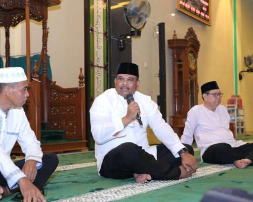 Pj Gubernur Bukber di Tuatunu, Kucur Santunan untuk Anak Yatim