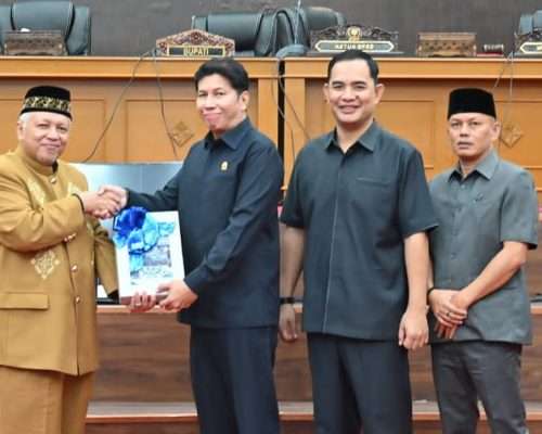 Sukirman Sampaikan LKPJ Bupati Tahun 2023 kepada DPRD