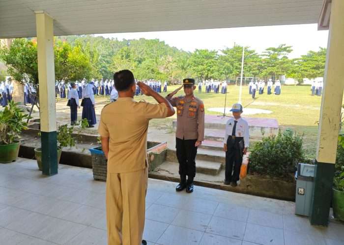 Kapolsek Pemali Ajak Siswa Jadi Generasi Disiplin dan Taat Aturan