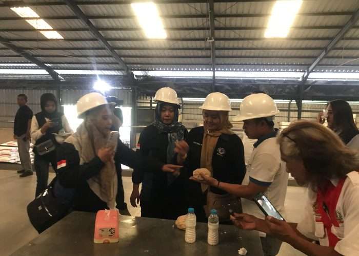 Bersama Garnita NasDem RDY Dukung Komunitas Tunarungu Bangka Belajar UMKM