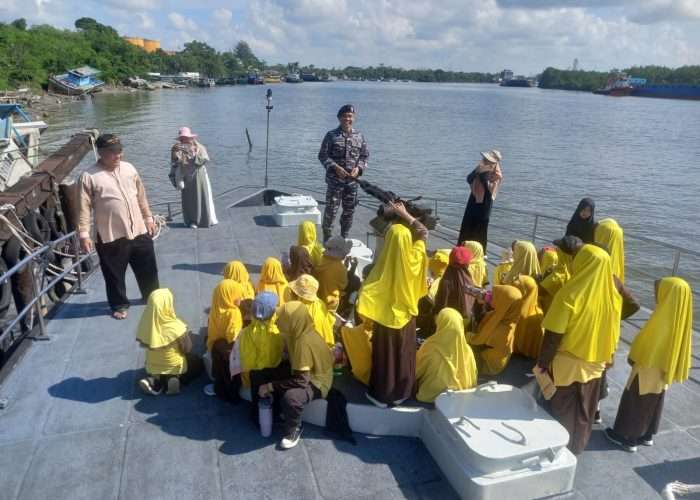 Babinpotmar Pangkalbalam Tanamkan Cinta Bahari kepada Siswa SDIT Qurani Adh-Dhuhaa