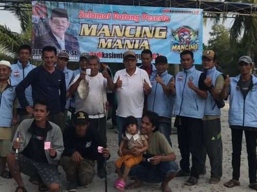 Ratusan Warga Meriahkan Lomba Mancing Bersama Dedy Yulianto