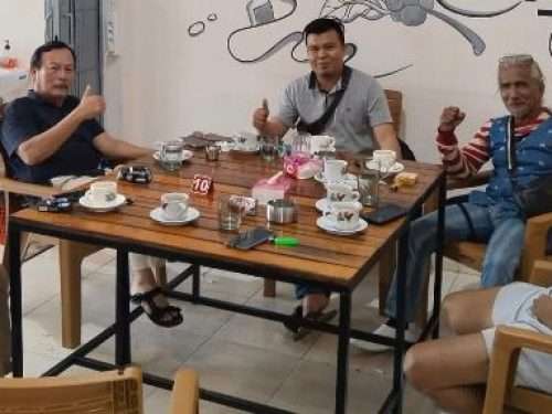 Ngopi Bareng Warga, RDY Serap Aspirasi di Warkop Sungailiat