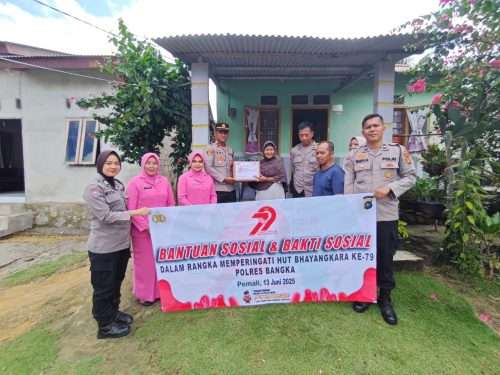 HUT Bhayangkara ke-79, Polsek Pemali Bagi Bantuan untuk Lansia dan Warga Sakit