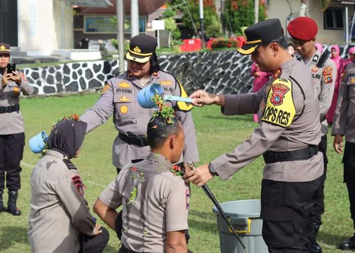 48 Anggota Polres Bangka Naik Pangkat