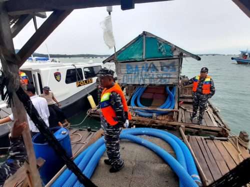 13 Ponton Tambang Ilegal di Teluk Inggris Ditertibkan