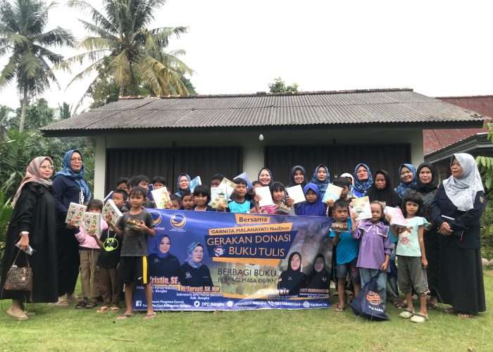 Peduli Pendidikan, Garnita NasDem Bagikan Ratusan Buku Gratis