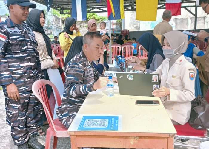 Peduli Kesehatan Warga, TNI AL Pangkalbalam Gelar Baksos Kesehatan Gratis