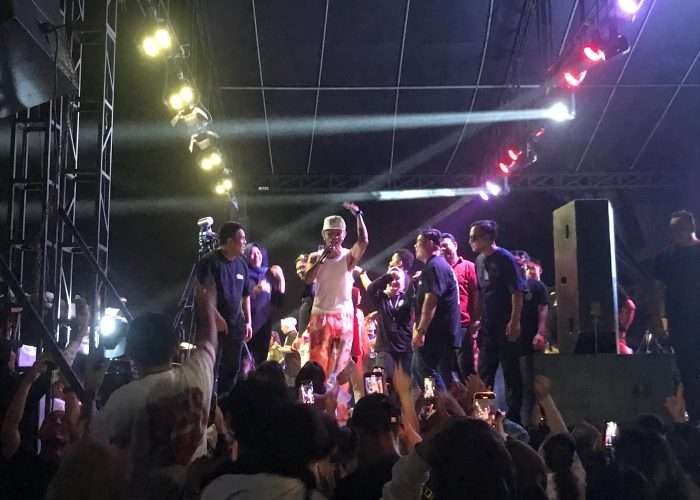 Artis Jackson Zeran Guncang THR Sungailiat di Malam Puncak HUT KNPI Bangka ke-52