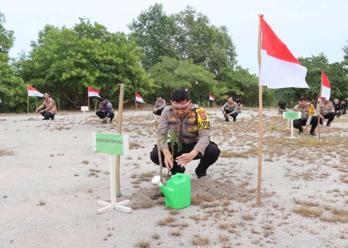 HUT RI ke-80, Polres Bangka Hijaukan Telaga Emas