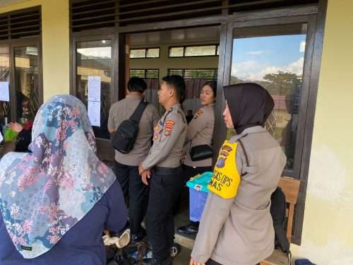 Polres Bangka Kawal Ketat Sortir dan Lipat Surat Suara Pilkada Ulang 2025