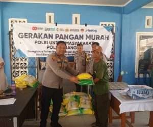 Warga Dalil Serbu Pasar Murah Polsek Bakam