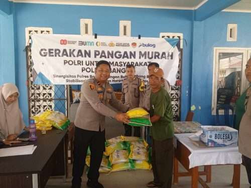 Warga Dalil Serbu Pasar Murah Polsek Bakam