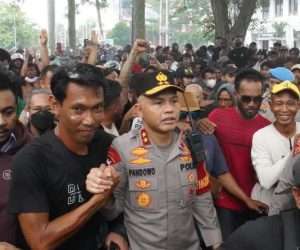 Kapolda Babel Turun Tangan Redamkan Aksi Ribuan Massa di Kantor PT Timah
