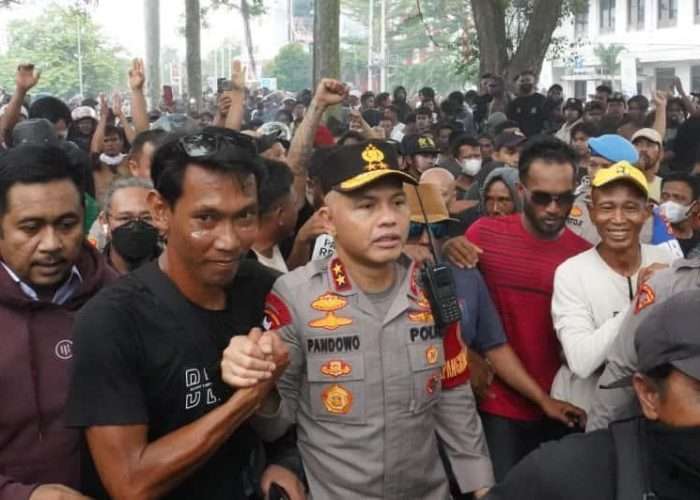 Kapolda Babel Turun Tangan Redamkan Aksi Ribuan Massa di Kantor PT Timah
