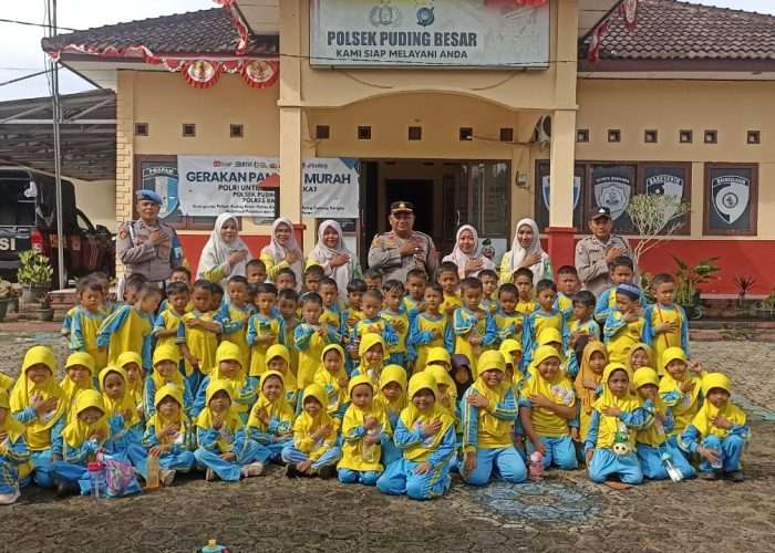 Outing Class ke Polsek Puding Besar, Anak-Anak RA Hadiqotul Amien Antusias Belajar Tertib Lalu Lintas