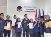 DPD NasDem Bangka Serahkan SK DPC hingga KTA Pengurus