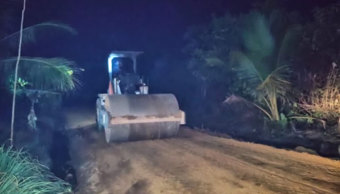 Satgas TMMD Lembur Malam Kejar Target Jalan di Pulau Lepar, Progres Sudah 55 Persen