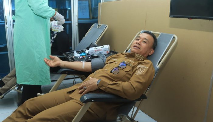 Ikut Donor Darah, Wabup Bangka Ajak PMI Jemput Bola