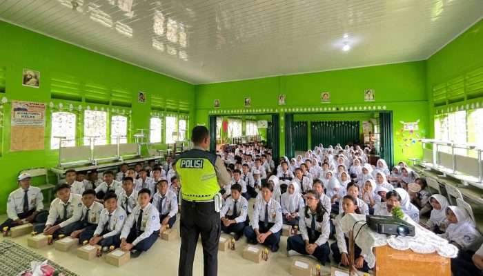 Polres Bangka Edukasi Pelajar SMPN 2 Belinyu soal Tertib Lalu Lintas