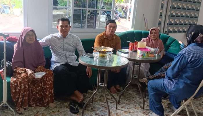 Dari Pagi hingga Malam, Rumah Hendra Yunus Ramai Didatangi Warga, 