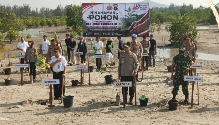 Kapolda Pimpin Reklamasi Pantai Tanjung Ratu