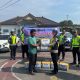 HUT Lalu Lintas, Satlantas Bagikan Bansos untuk Warga