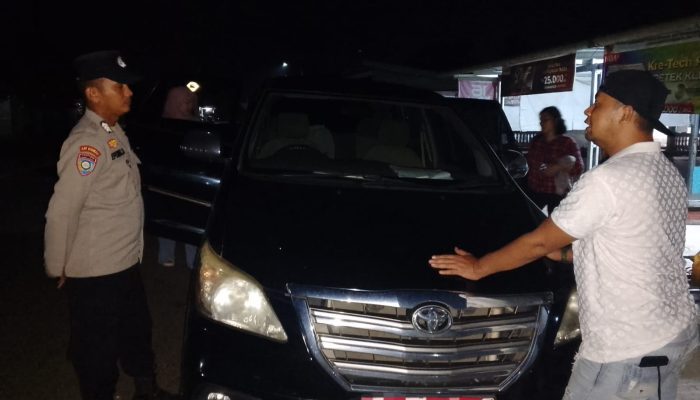 Respons Cepat Layanan 110, Polsek Bakam Bantu Pengendara Mobil Mogok di Jalan